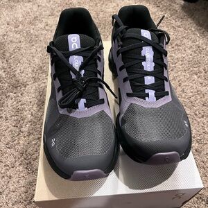 New in box ON cloud runner, women’s 8.5